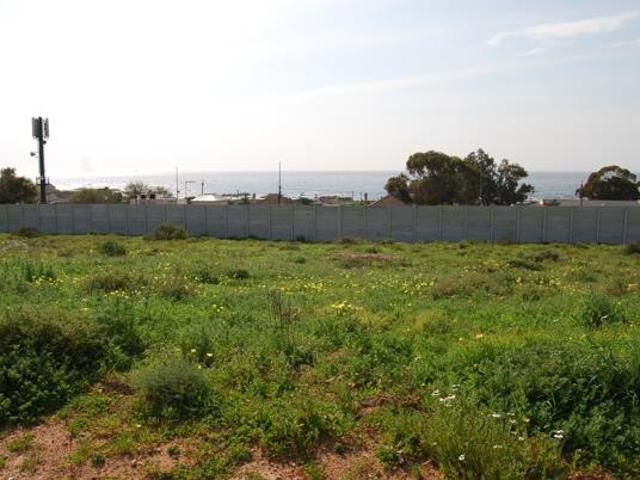 443 m² Land available in St Helena Views