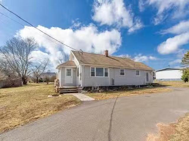 443 Malpeque Road, Charlottetown, PE, C1A 7J9 house for sale.