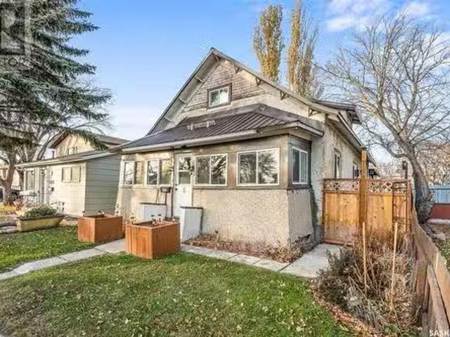 444 Grandview Street W, Moose Jaw, SK, S6H 5L1 house for sal.