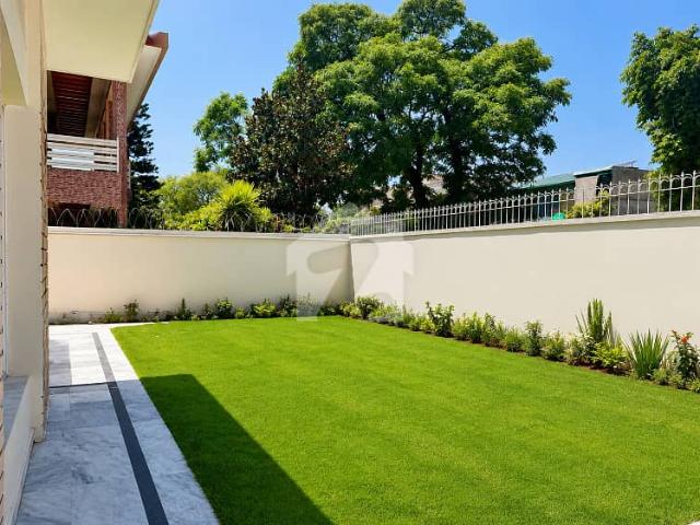 444 SQYD Prime Street House is for SALE