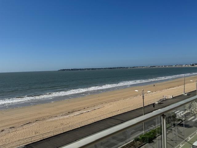 44500 LA BAULE FACE MER APPARTEMENT TYPE 3 3ème ETAGE TERRASSE 12 M2 GRAND GARAGE