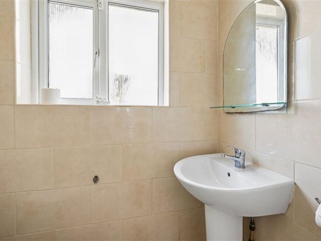 445,000 | 95 Aulden Grange, Santry, Dublin 17 DNG Raheny 5015 MyHome. Ie Residential