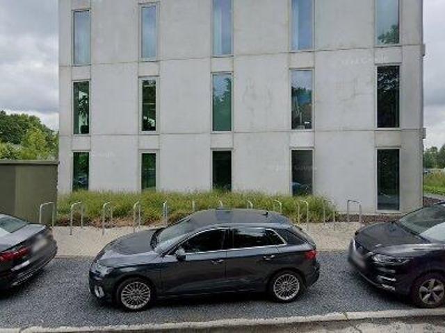 445 m2 office space for rent in Lokeren