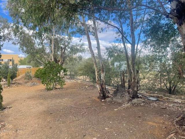 445 m² Land available in De Rust