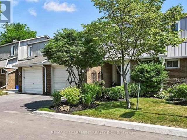 3 445 Woodview Road, Burlington, ON, L7N 2Z9 townhouse for sale | Listing ID W12278 | Royal LePage