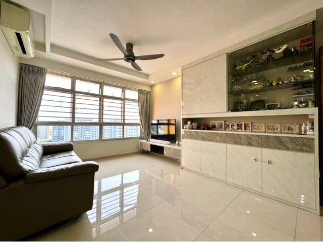 445A Bukit Batok West Avenue 8 HDB Apartment For Sale, $735,000, 3 Bed 2 Bath 1,001 sqft $734.00 psf