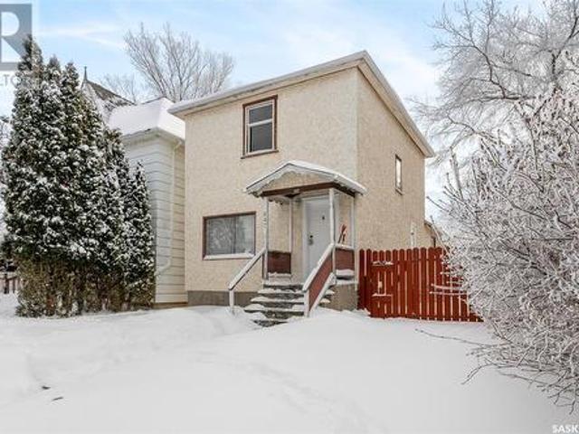 447 Ominica Street W, Moose Jaw, SK, S6H 1X7 house for sale | Listing ID SK990957 | Royal LePage
