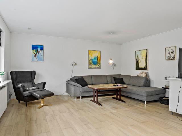 448 0 Solvænget 12, Hou 1980er villa på 112 m2 beliggende centralt i Hou RealMæglerne