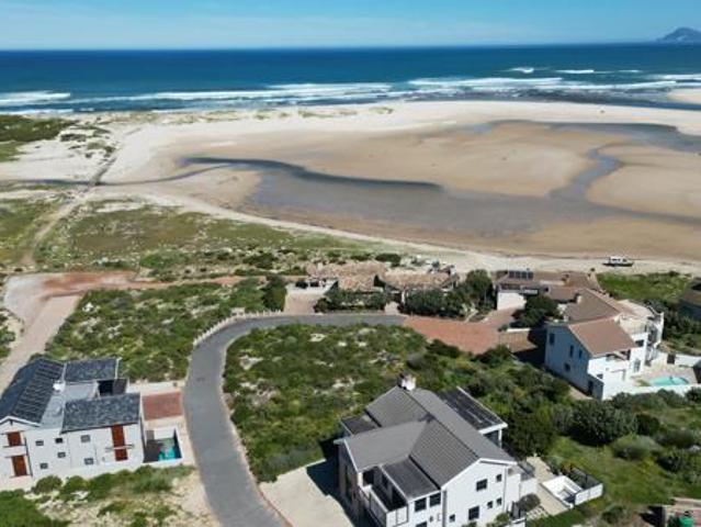 449 m² Land available in Sandbaai