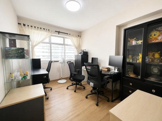 449A Bukit Batok West Avenue 9 HDB Apartment For Sale, $699,888, 3 Bed 2 Bath 1,001 sqft $699.00 psf