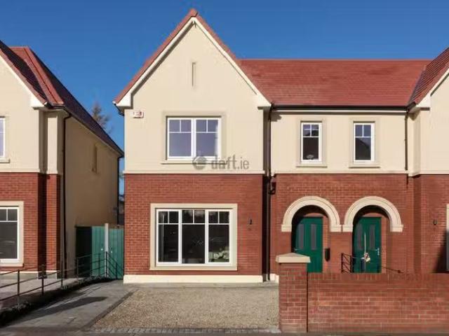 44 Wellfield, Park Avenue, Streamstown, Malahide, Co. Dublin i.