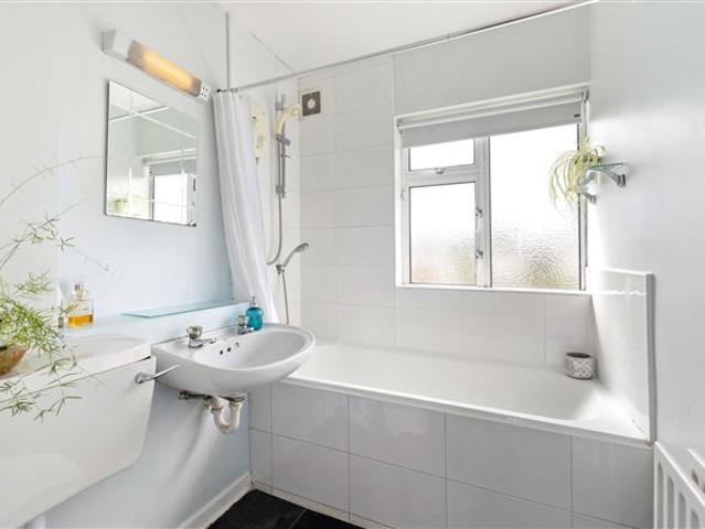 44 Ailesbury Grove, Dundrum, Dublin 16 Vincent Finnegan 4914 MyHome. Ie Residential