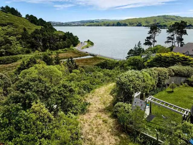 44 Molyneux Close, Whitby, Porirua City For Sale