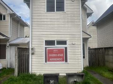 $ 450.000 Casa en Arriendo en Puerto Montt 3 dormitorios 2 baños / Kutt Property