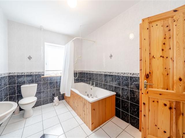 450,000 | Fermoyle, Carrowniskey, Louisburgh, Co. Mayo O'Toole Westport 5018 MyHome. Ie Residential