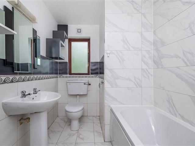 450,000 | 5 Alderwood Court, Naas, Co. Kildare Sherry FitzGerald O'Reilly Naas 5021 MyHome. Ie Residential