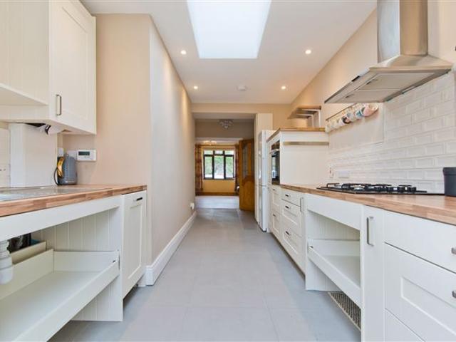 450,000 | 68 O'Reilly Avenue, Ceannt Fort, Mount Brown, Dublin 8 Sherry FitzGerald Sundrive 5010 MyHome. Ie Residential