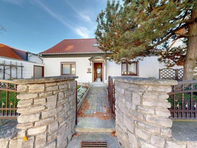 450 € Kredittilgung Einfamilienhaus mit Balkon, Kamin & Nebengebäude – ruhig & zentral gelegen