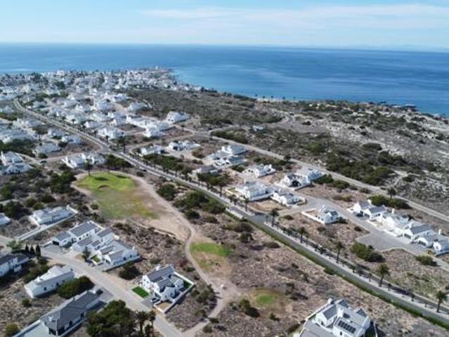 450 m² Land available in Shelley Point