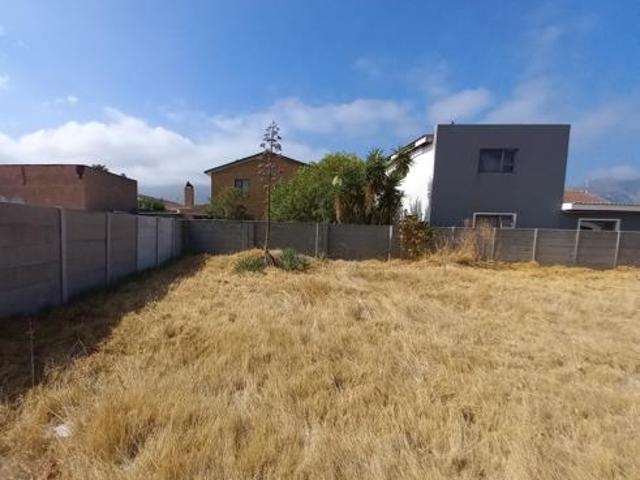 450 m² Land available in Southfork