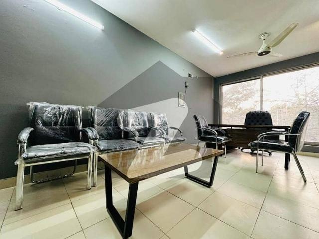 450 Square Feet Space Available For Rent In Bank Square Market