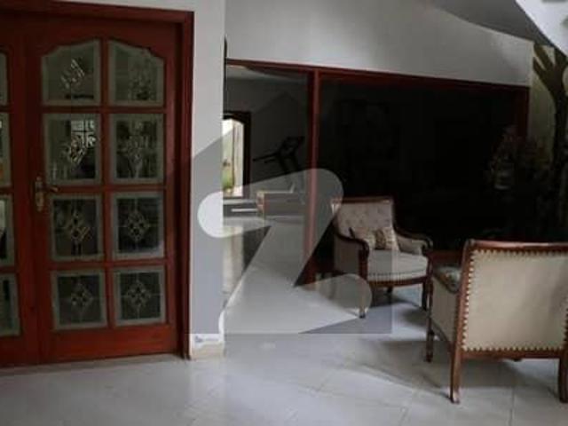450 Sq. Yards Bungalow for Sale on 60 Ft Road in Gulshan e Iqbal Block 7