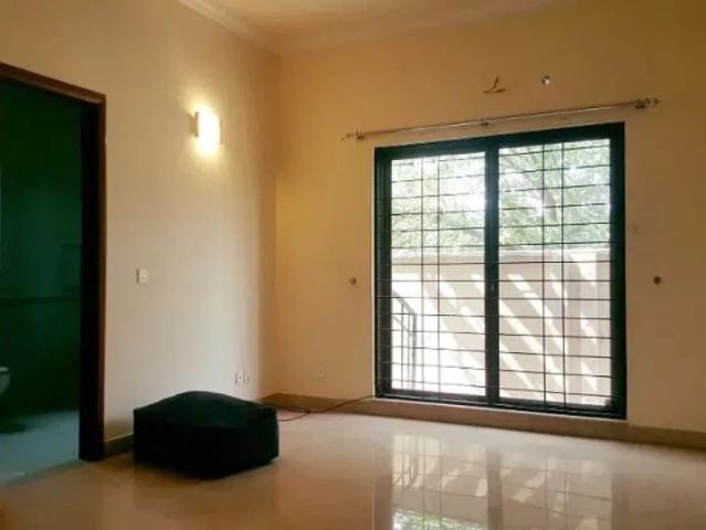 450 Yards Park Facing Owner Built Superb Location House Having Dual Entrance Gates And Big Garage In A Super Secure Gated Society Karachi Gulshan e Iqbal Town ID 95638