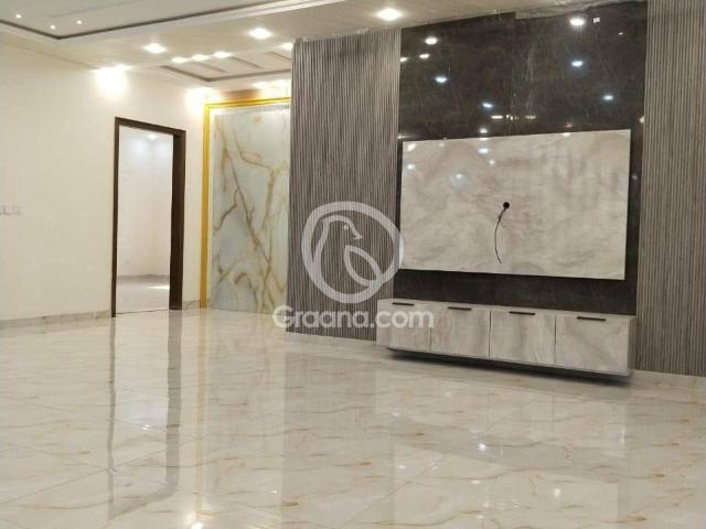 450 Yd² House for Sale