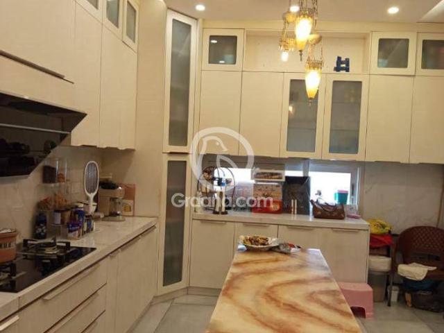 450 Yd² House for Sale