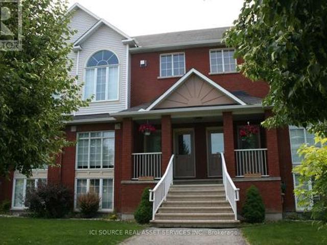 4516 Harper Avenue, Ottawa, ON, K1J 1E1 townhouse for lease | Listing ID X13410 | Royal LePage