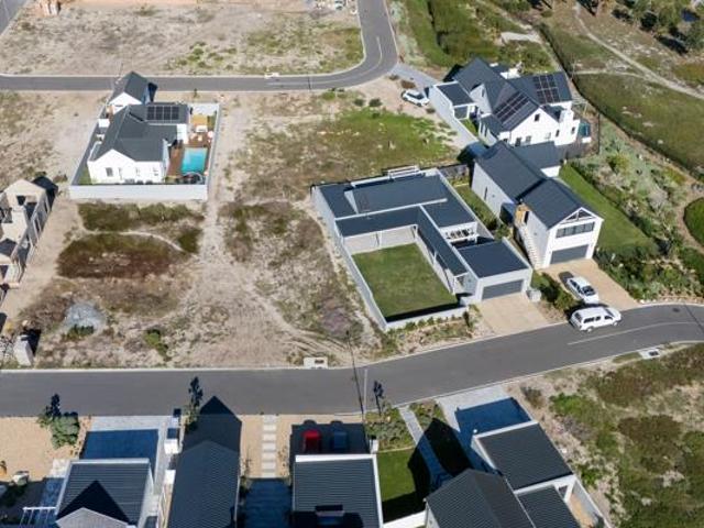 451 m² Land available in Kommetjie