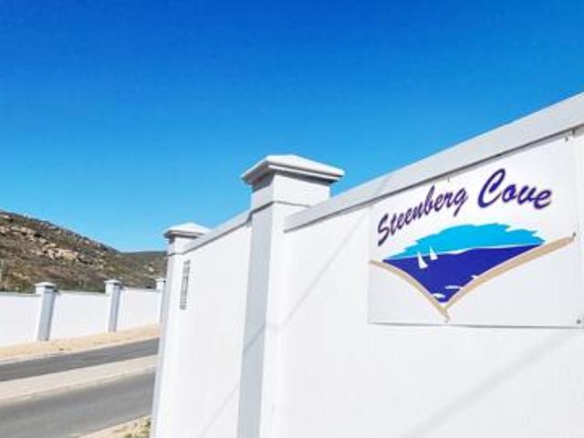 451 m² Land available in St Helena Views