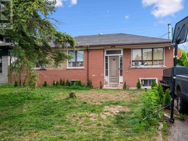 451 Sandmere Place, Oakville, ON, L6L 4G5 house for sale | Listing ID W12240 | Royal LePage
