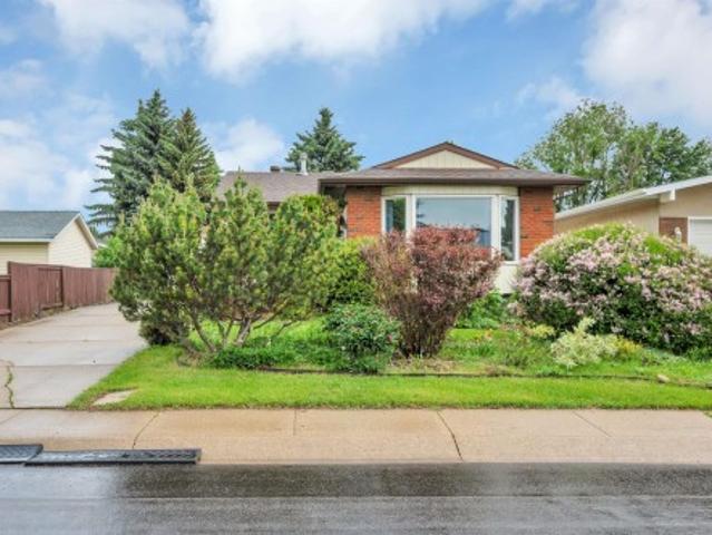 4524 20A Avenue Nw, Edmonton, AB, T6L 2Z5 house for sale | Listing ID E4495 | Royal LePage