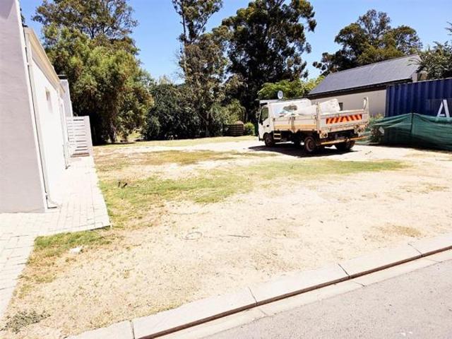 452 m² Land available in Robertson