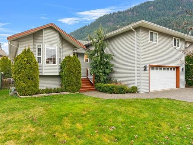 452 Naismith Avenue, Harrison Hot Springs, BC, V0M 1K0 house for sale | Listing ID R2975 | Royal LePage