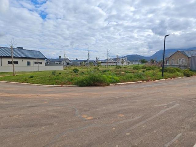 454 m² Land available in Altona