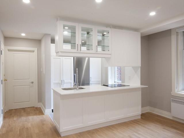 4557 Sherbrooke Street West 2 Bedroom Apartment for Rent at 4557 Rue Sherbrooke O, Westmount, QC H3Z 1E8