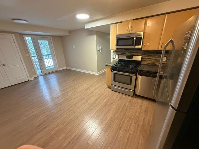 455 Green Ave Ottawa, ON K1M 1L2, Canada