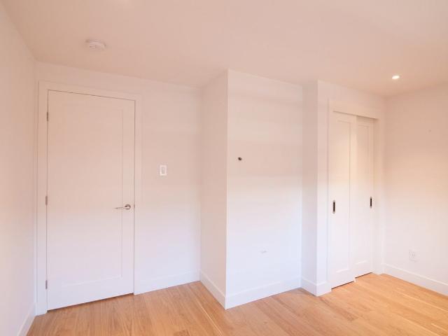 4570 4590 Queen Mary 1 Bedroom Apartment for Rent at 4580 Ch Queen Mary, Montréal, QC H3W 1W6 Côte Des Neiges