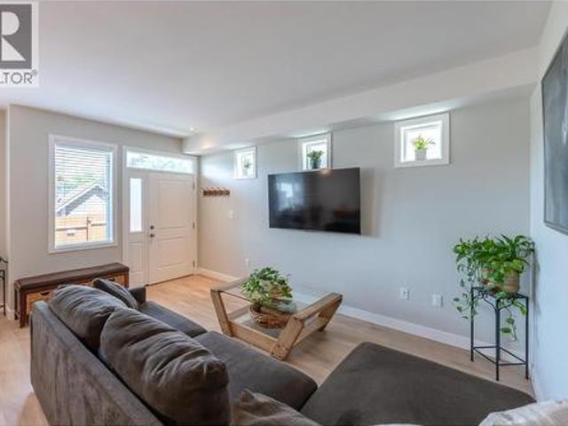 457 Nelson Avenue Unit# 102, Penticton, BC, V2A 2L3 house for sale | Listing ID 10392 | Royal LePage