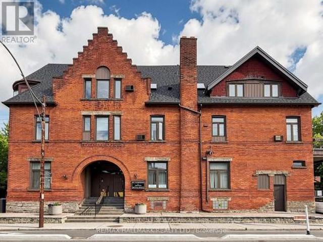 458 Markham Street, Toronto, ON, M6G 2L2 house for sale | Listing ID C13479 | Royal LePage