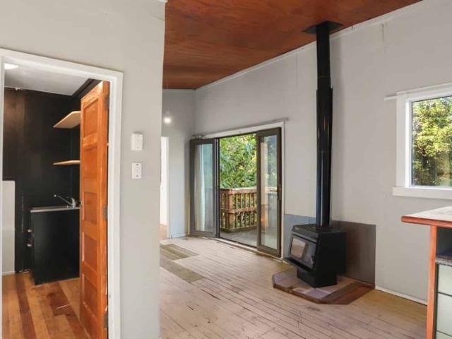 45 Takahe Road, Titirangi