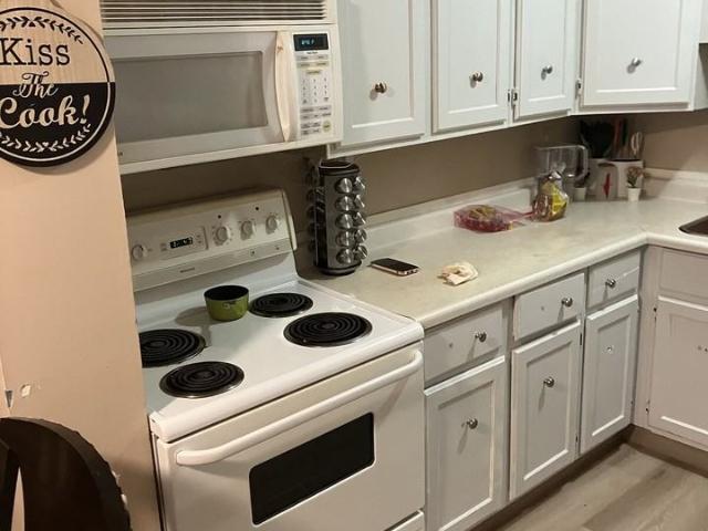 45 Akinsdale Gardens, St. Albert, AB, Canada 3 Bedroom Apartment for Rent at 45 Akinsdale Gdns, St. Albert, AB T8N 2W8 Akinsdale