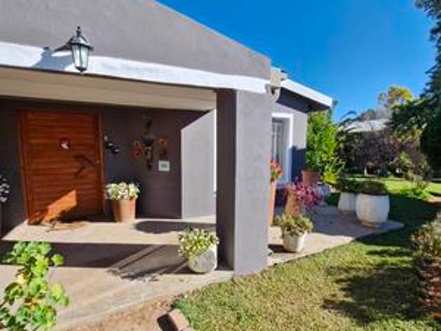 4/5 bed family home with spacious garden