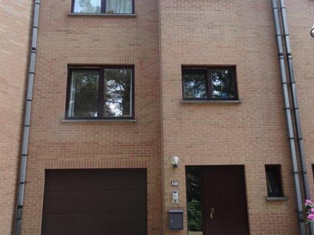 4/5 BEDROOM HOUSE SOUTH GARDEN 2 CARS GARAGE