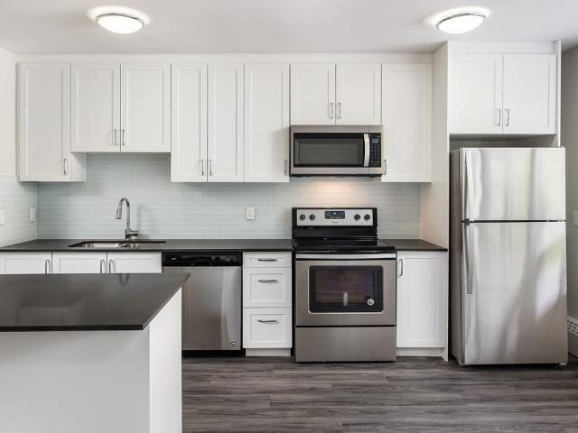 45 Forty Second St. 2 Bedroom Apartment for Rent at 45 Forty Second St, Toronto, ON M8W 3P4 Long Branch