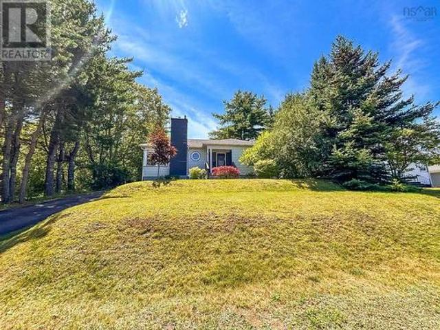 45 Hillcrest Street, Bridgewater, NS, B4V 1T1 house for sale | Listing ID 202619 | Royal LePage