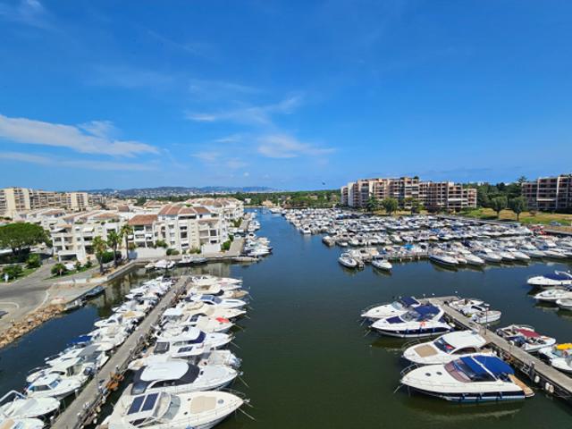 4/5 pièces d'angle avec vue panoramique sur la marina
