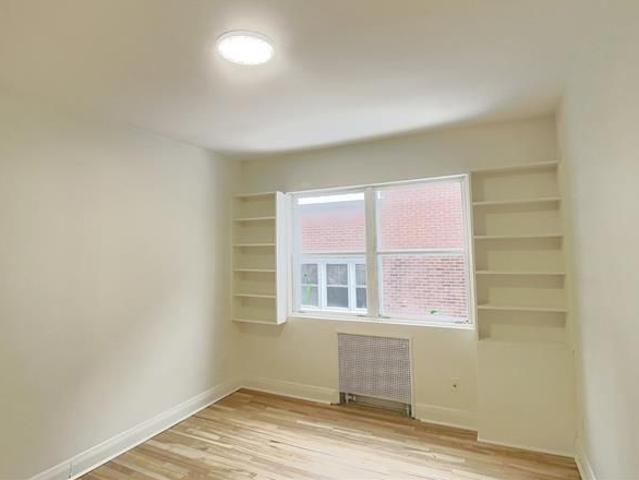 4600 Rue Stanley Weir